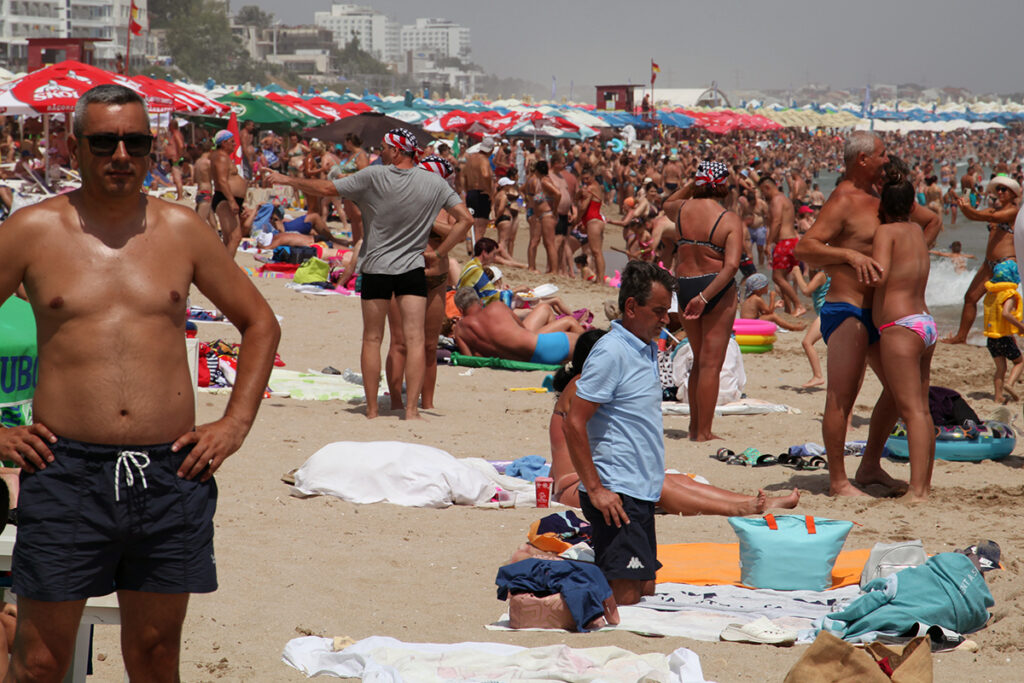 litoral, sezon estival, vara, plaja, turisti, turism, eforie, statiuni, nisip, marea neagră, aglomeratie