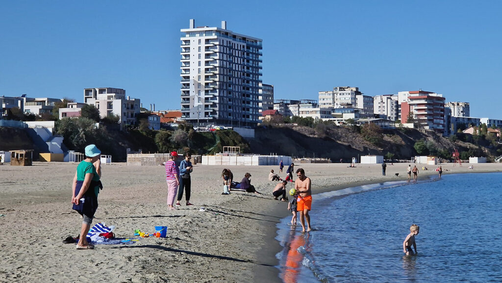 plaja mamaia constanta marea neagra