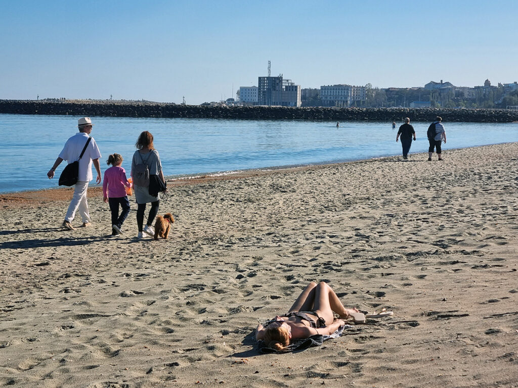 plaja mamaia constanta marea neagra