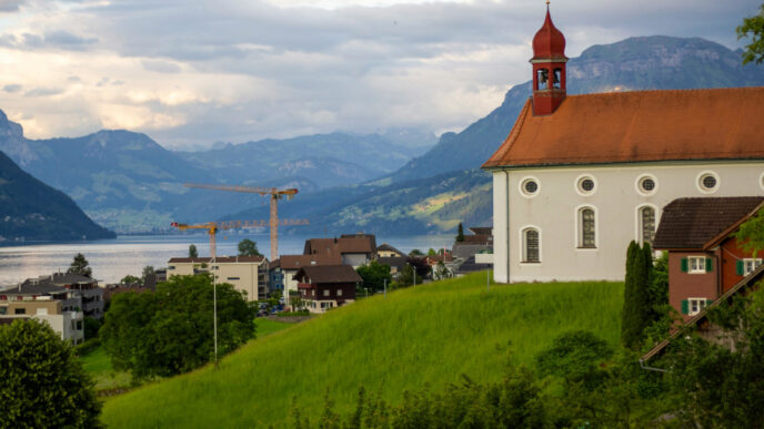 lac lucerna elvetia