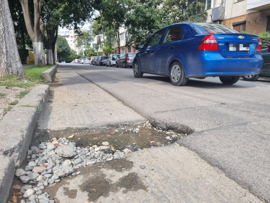 strazi constanta, strada, gropi, drum, masini, trafic, coada