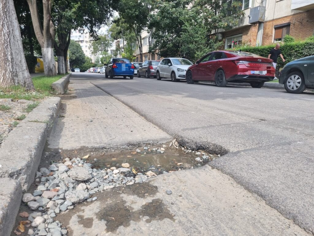 strazi constanta, strada, gropi, drum, masini, trafic, coada